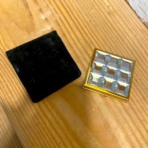 Compact mirror